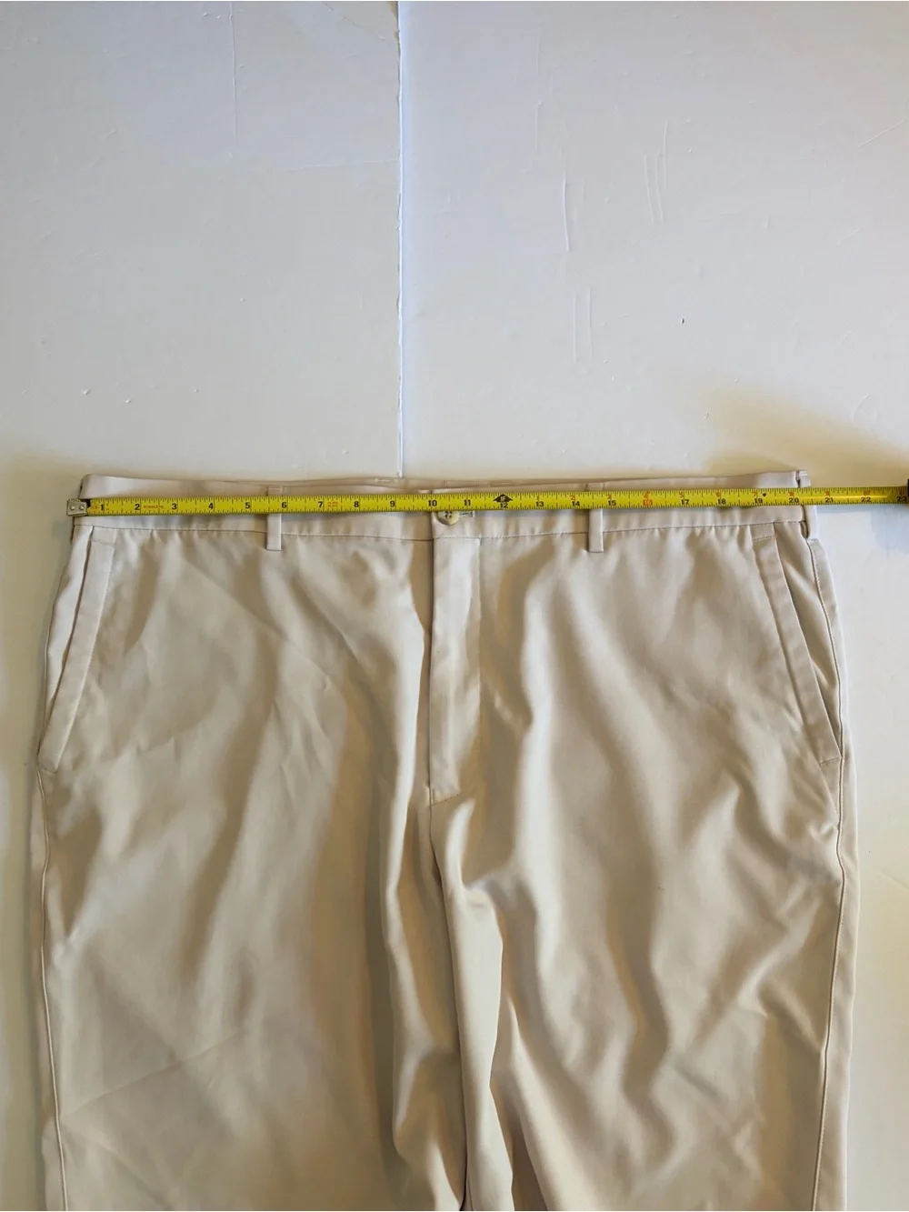 Peter Millar Crown Sport Men's Beige Chino Shorts Flat Front w/ Pockets